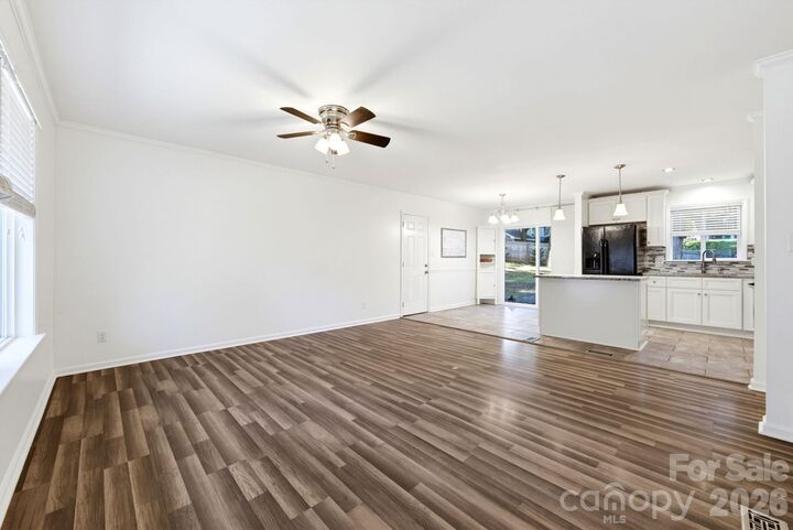 Property Photo:  6901 Rollingridge Drive  NC 28211 