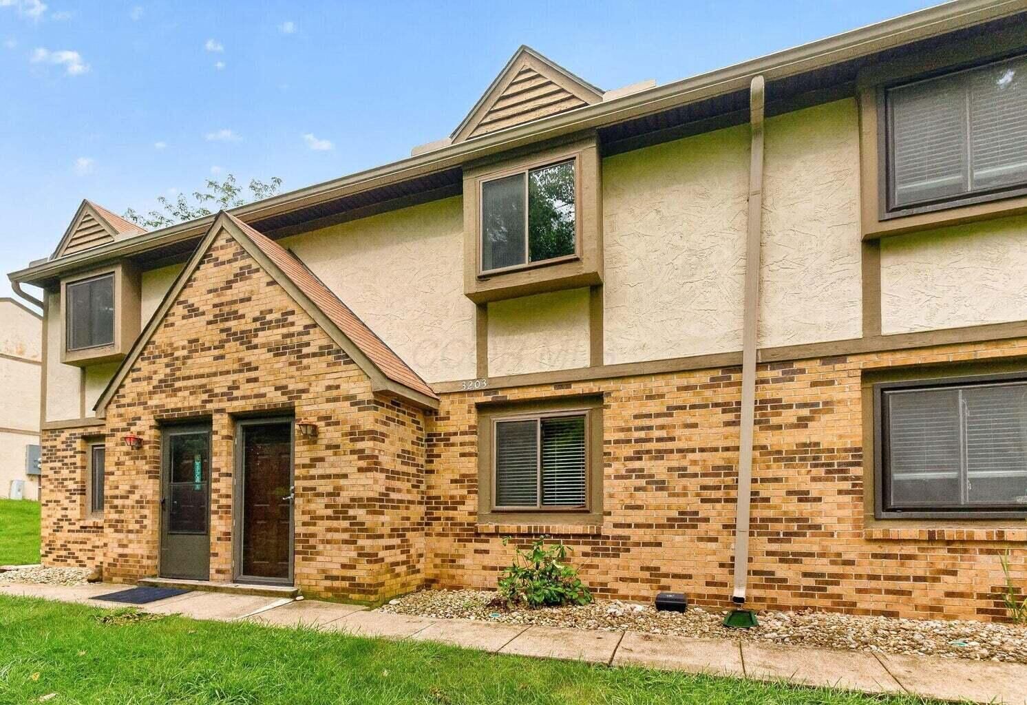 Property Photo:  3203 Summerdale Lane  OH 43221 
