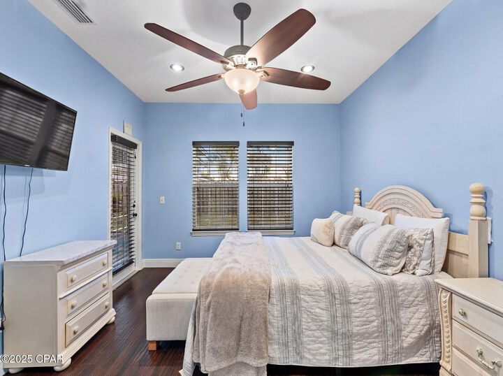 Property Photo:  1008 E 10th Street  FL 32444 