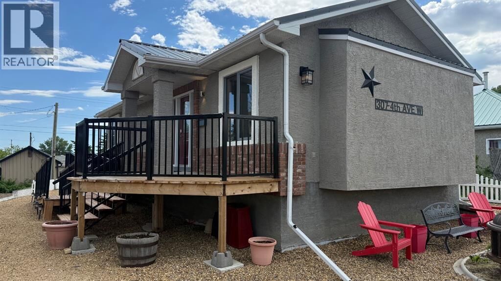 Property Photo:  307 4 Avenue West  AB T0J 1P0 