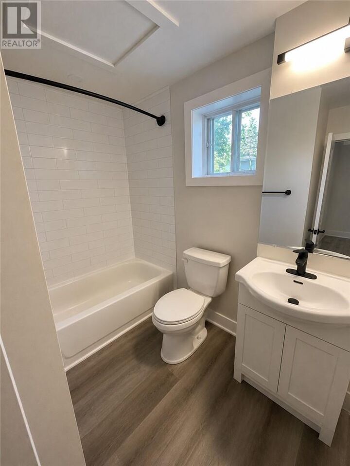 Property Photo:  139 Bloor Street Unit# 1  ON P3C 2K8 
