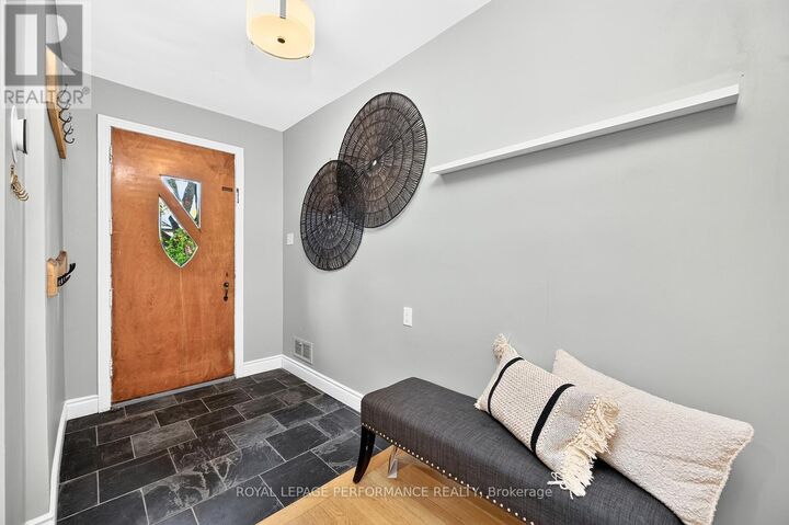 Property Photo:  140 Begonia Avenue  ON K1H 6E4 