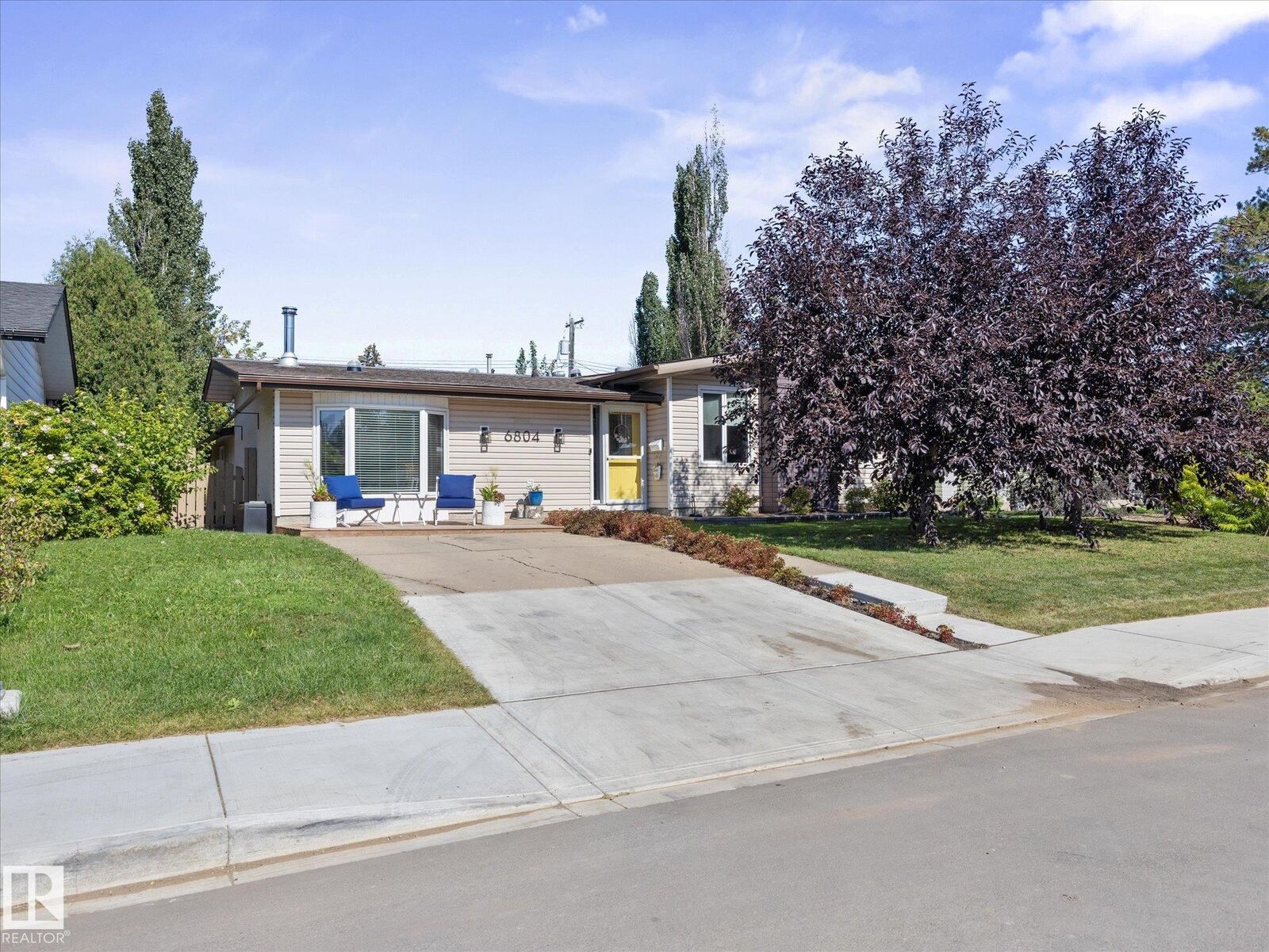 Property Photo:  6804 94A Avenue NW  AB T6B 0Y8 
