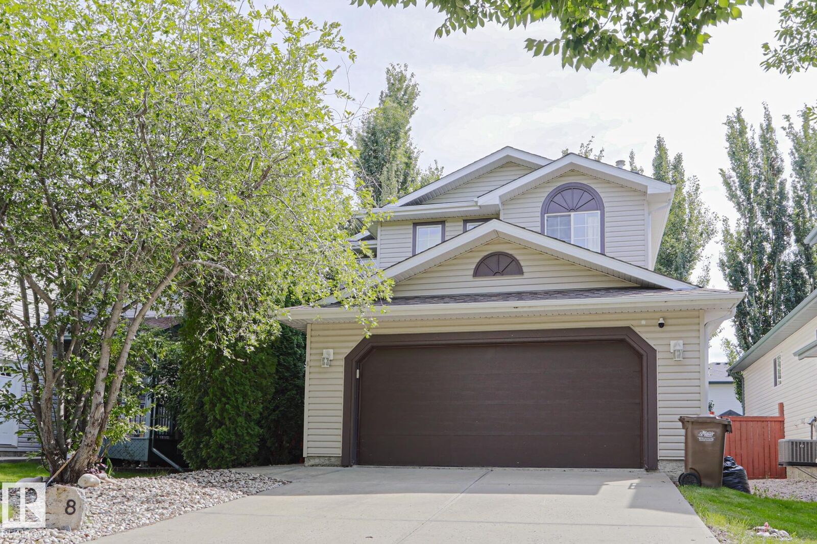 Property Photo:  8 Erinwoods Place  AB T8N 7B2 