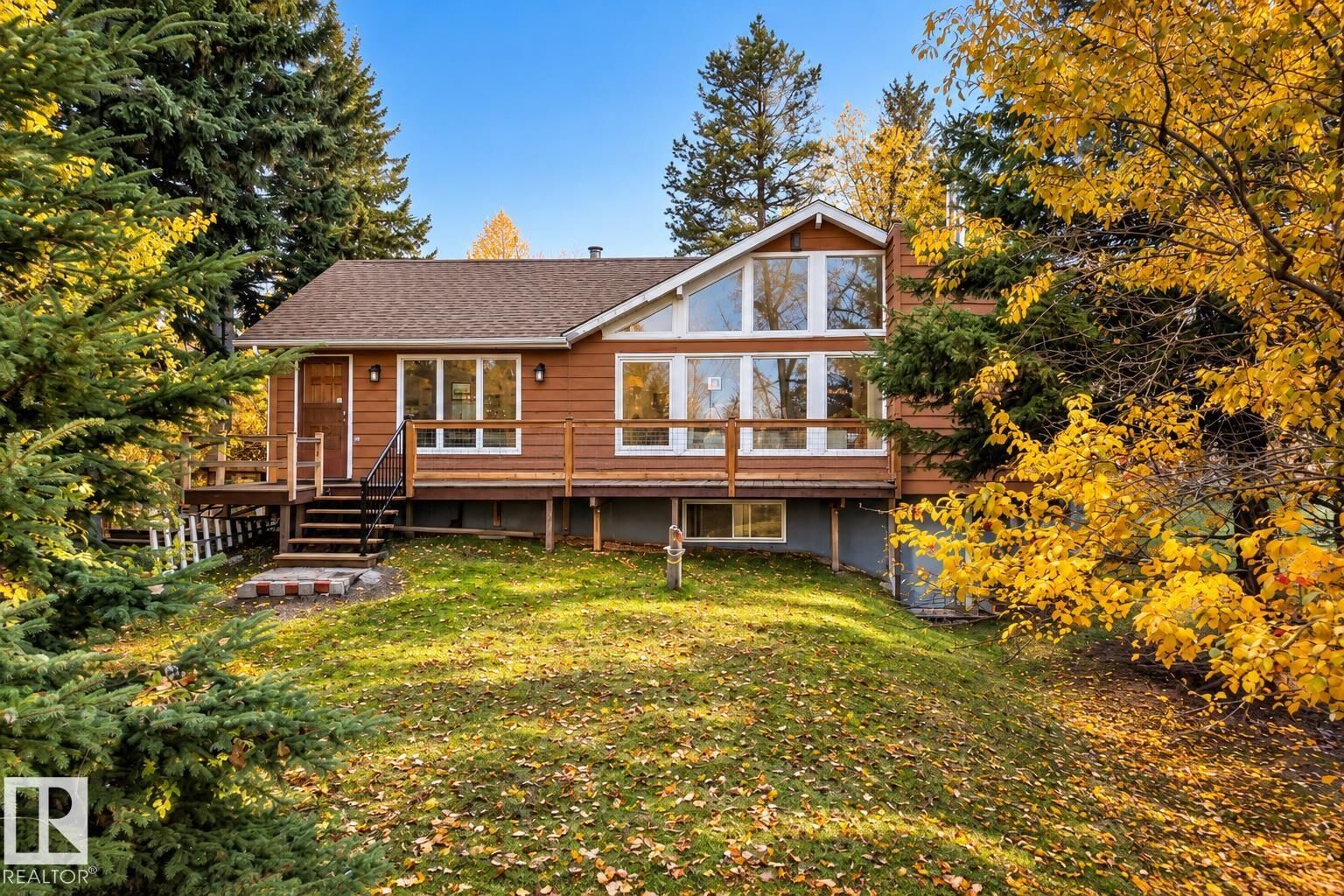 Property Photo:  4315 Leisure Lane  AB T0E 1V6 