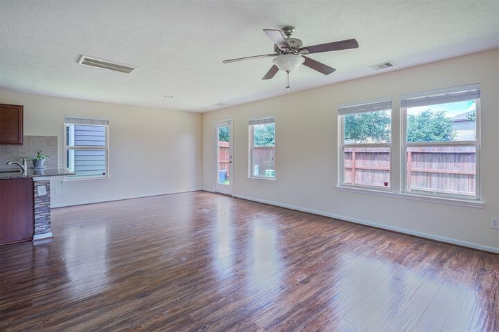 Property Photo: 18961 Bobcat Path Court TX 77073