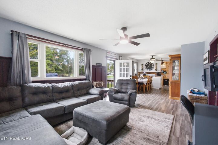 Property Photo:  213 1st St  TN 37854 