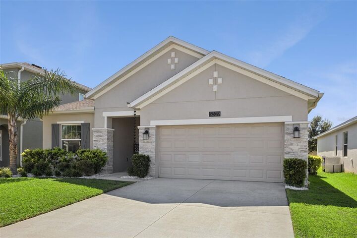 Property Photo:  5309 Amersham Lane  FL 34771 