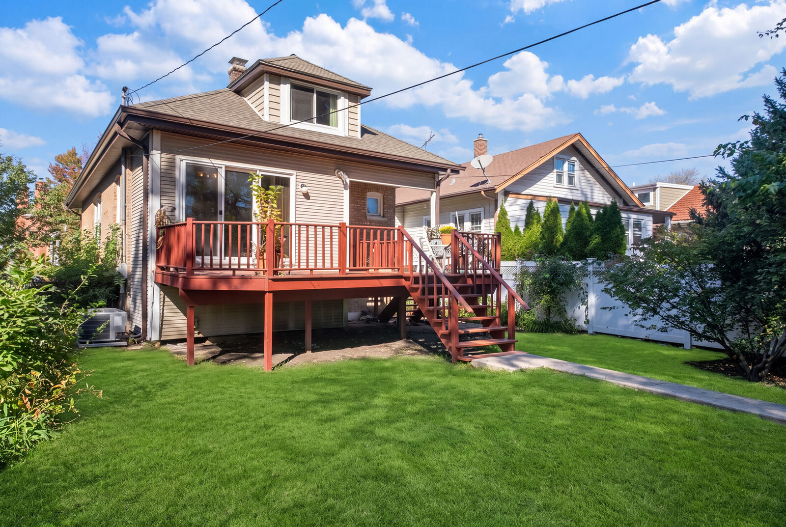 Property Photo:  5685 N New Hampshire Avenue  IL 60631 