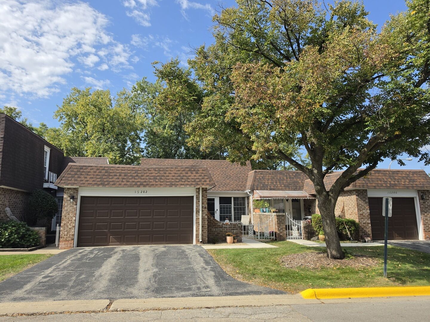 Property Photo: 1S282 Holyoke Lane IL 60181
