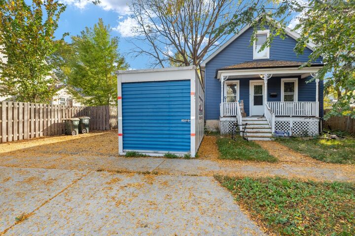 Property Photo:  113 S Oakwood Avenue  IL 60185 