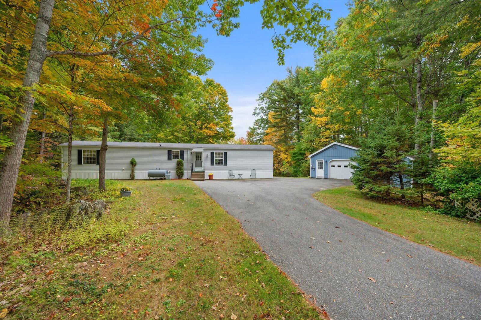 Property Photo:  261 Mast Hill Road  ME 04416 