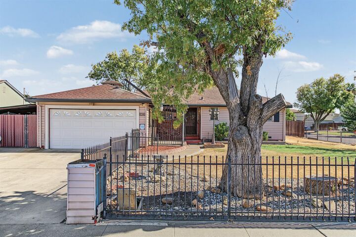 Property Photo:  6749 51st Street  CA 95823 