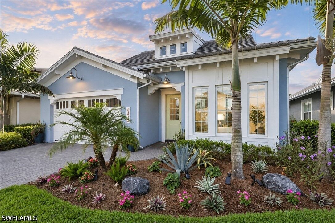 Property Photo: 6472 Arriba Avenue FL 34113