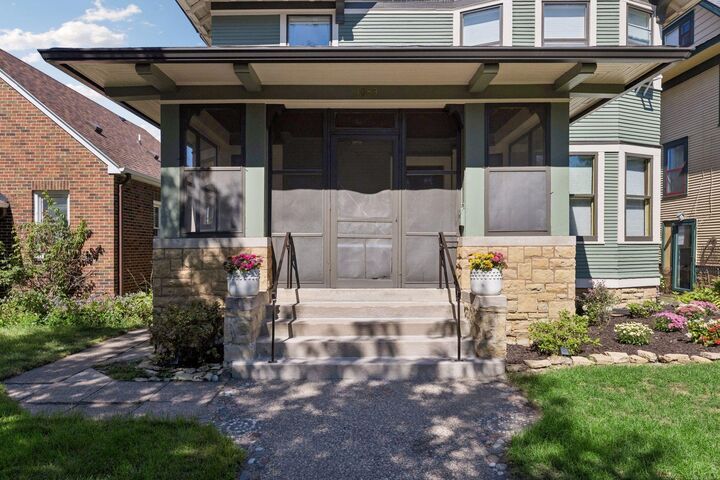 Property Photo:  1089 Lincoln Avenue  MN 55105 