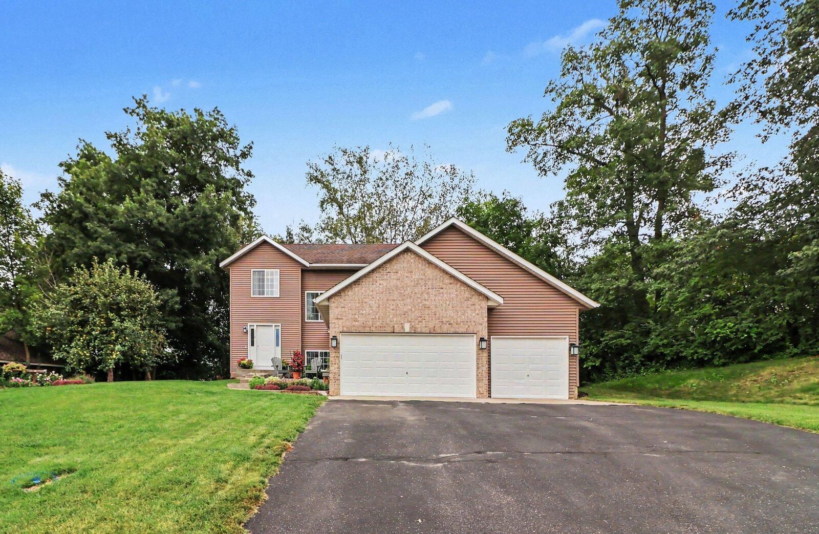 Property Photo:  2058 Wild Wings Pass  MN 55054 