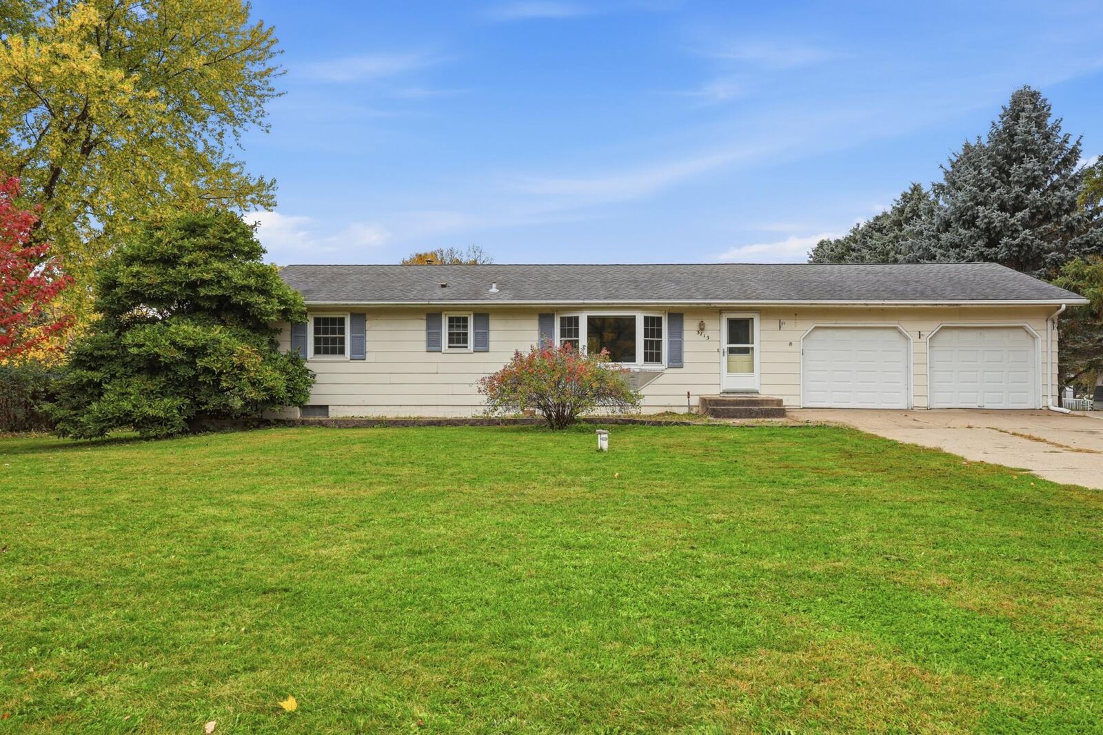 Property Photo:  3113 Aadland Avenue NE  MN 55313 