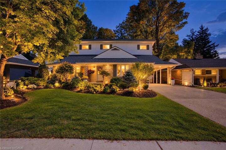 Property Photo:  24 Valewood Place  ON N2H 4N6 
