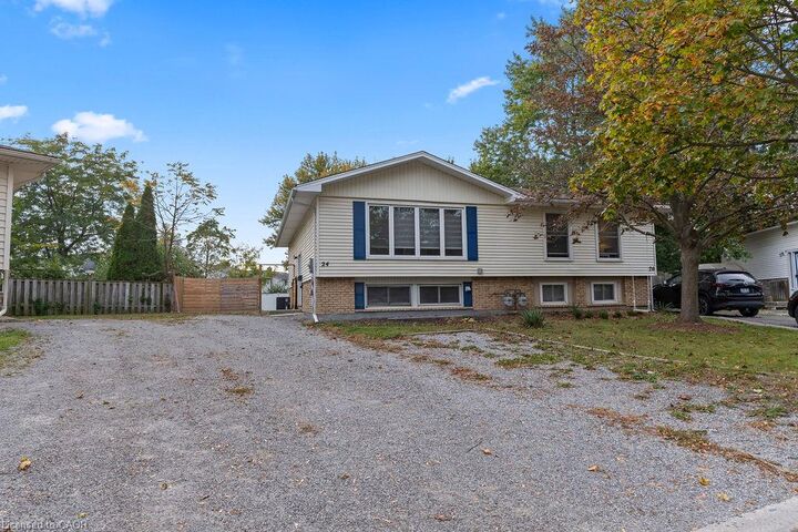 Property Photo:  24 Tara Crescent  ON L2V 4M1 