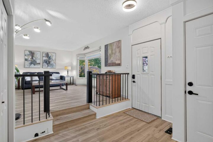 Property Photo:  40 Silver Ridge Court NW  AB T3B 4V5 