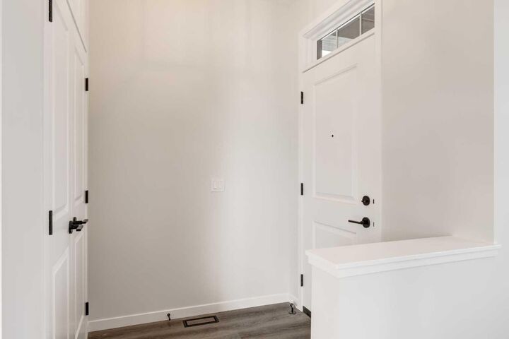 Property Photo: 418 Montrose Crescent SE AB T1V 0K8