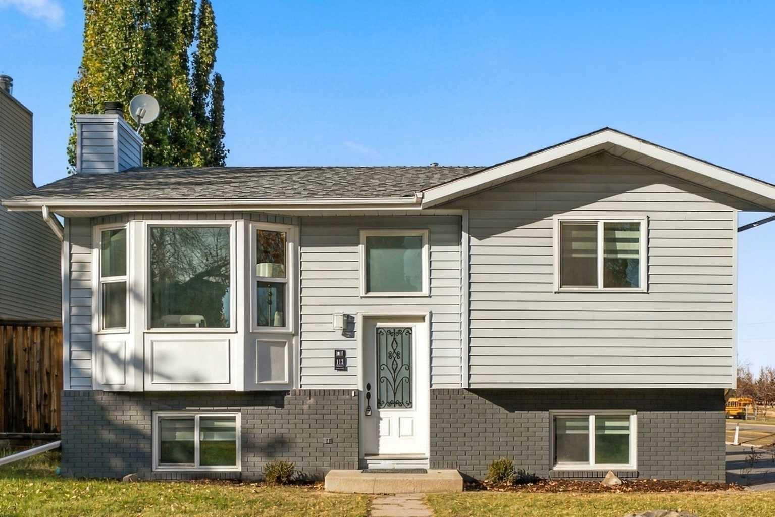 Property Photo:  112 Macewan Meadow Crescent NW  AB T3K 3H2 