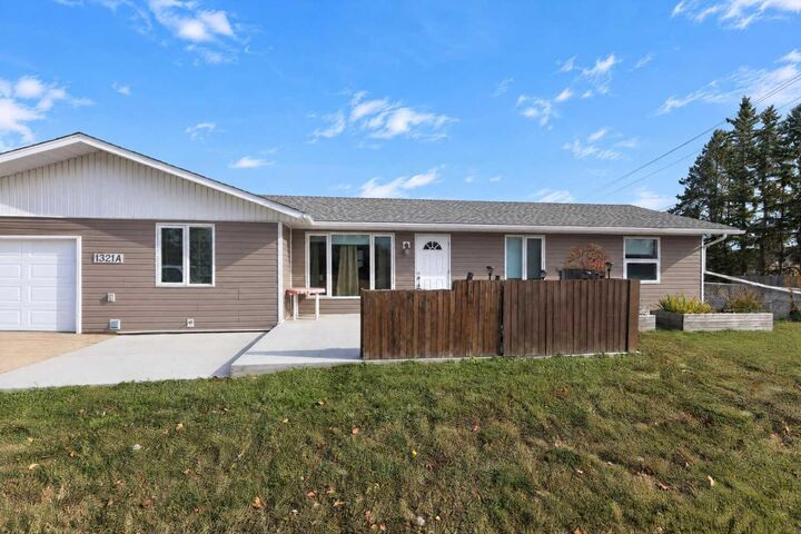 Property Photo: 1321 22 Avenue AB T0M 0W0
