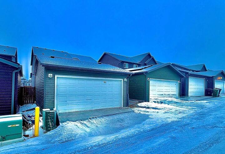 Property Photo:  189 Carringvue Way NW  AB T3P 1K6 