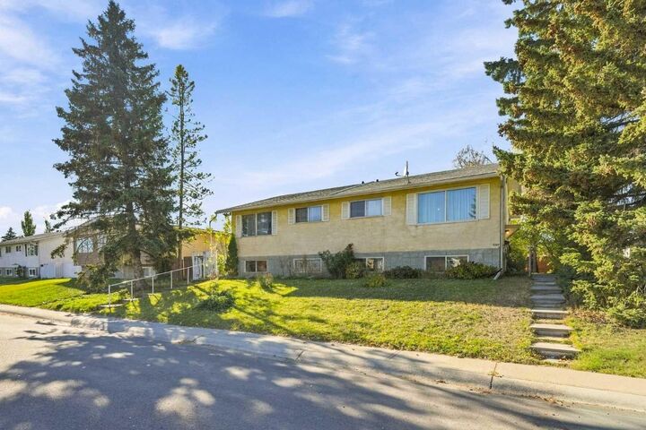 Property Photo:  6207 Beaver Dam Way NE  AB T2K 3W7 