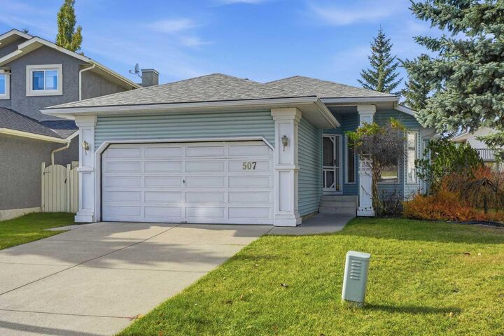 Property Photo:  507 Hidden Vale Place NW  AB T3A 5B7 