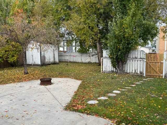 Property Photo:  8 McLeod Drive  AB T7S 1H3 