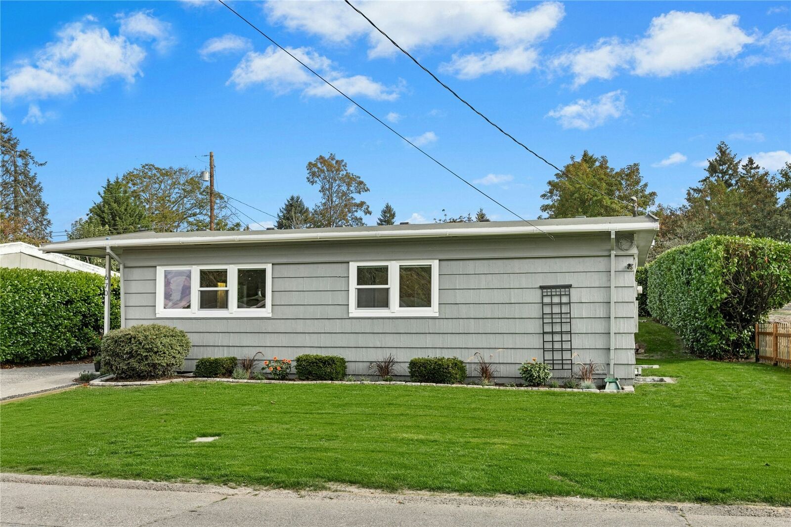 Property Photo:  670  Dayton Avenue NE  WA 98056 
