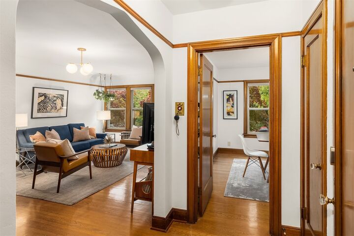 Property Photo:  200  17th Avenue E 204  WA 98112 