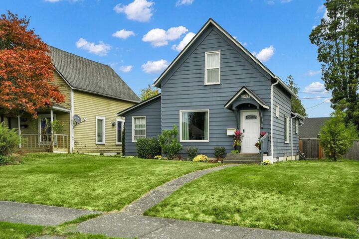 Property Photo:  2417  State Street  WA 98012 