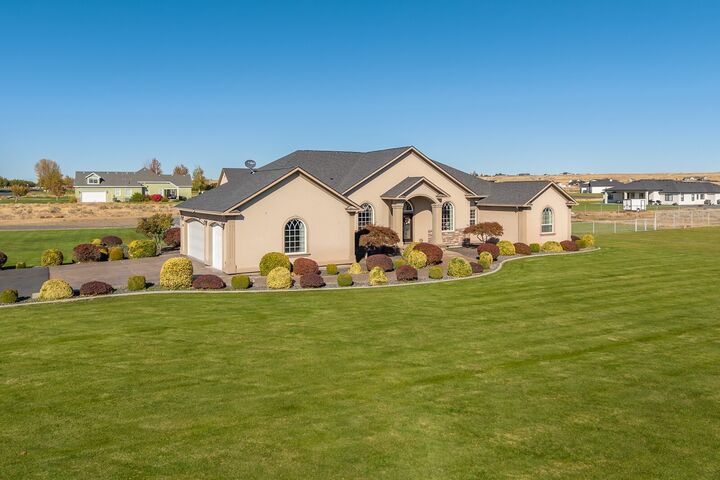 Property Photo: 6751 Road E NE WA 98837