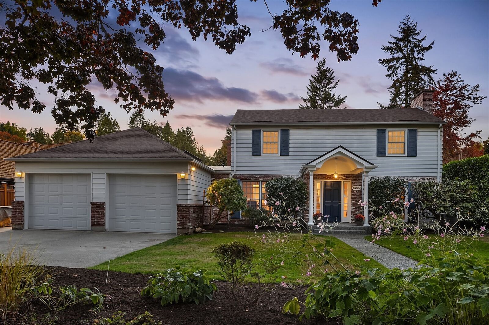 Property Photo: 5209 55th Avenue NE WA 98105