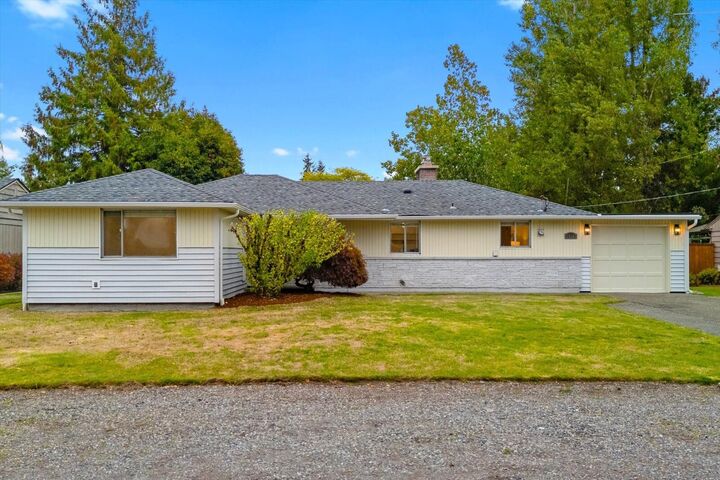 Property Photo:  23107  84th Avenue W  WA 98026 