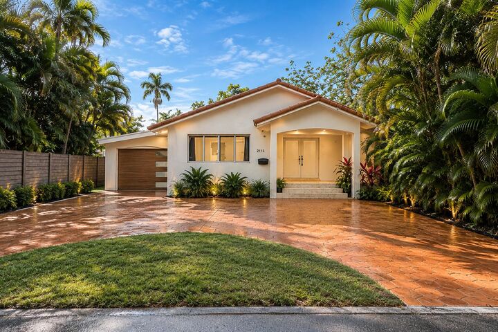 Property Photo: 2812 SW 38th Court FL 33134