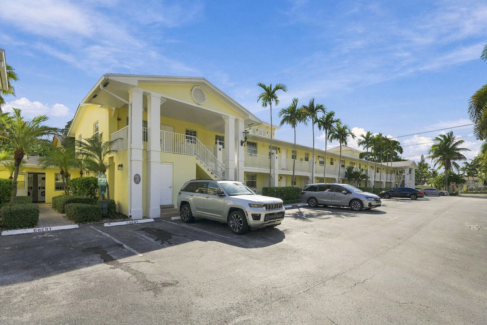 Property Photo:  2660 NE 8th Avenue 219  FL 33334 