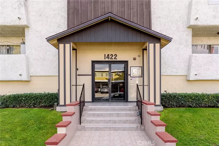 Property Photo:  1422 Rock Glen Avenue 203  CA 91205 