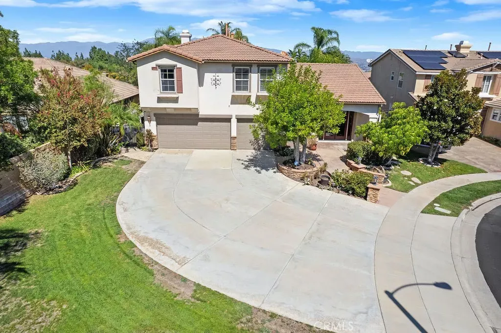 Property Photo: 135 Custer Circle CA 92881
