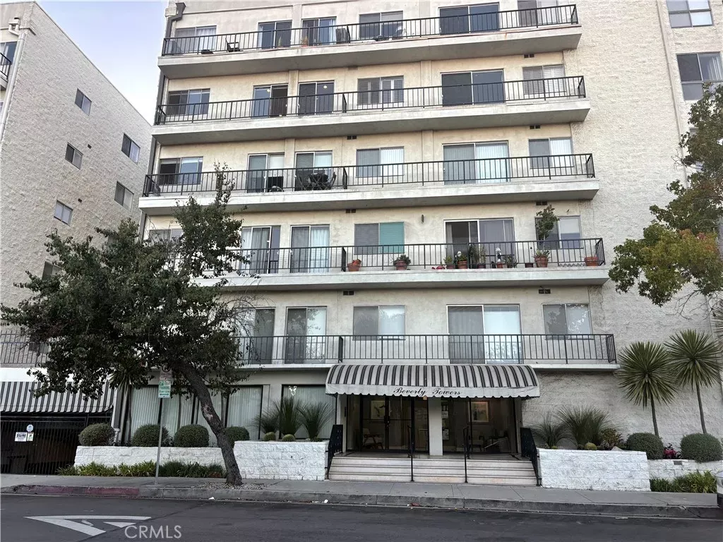 Property Photo:  1115 S Elm 213  CA 90035 