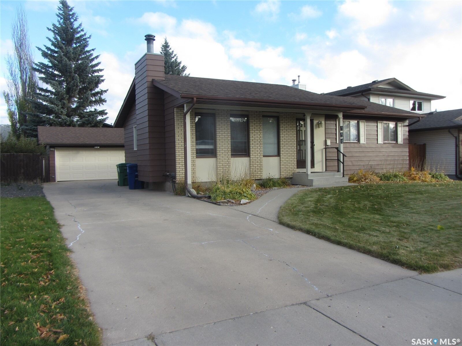 Property Photo:  150 Chan Crescent  SK S7K 5N8 
