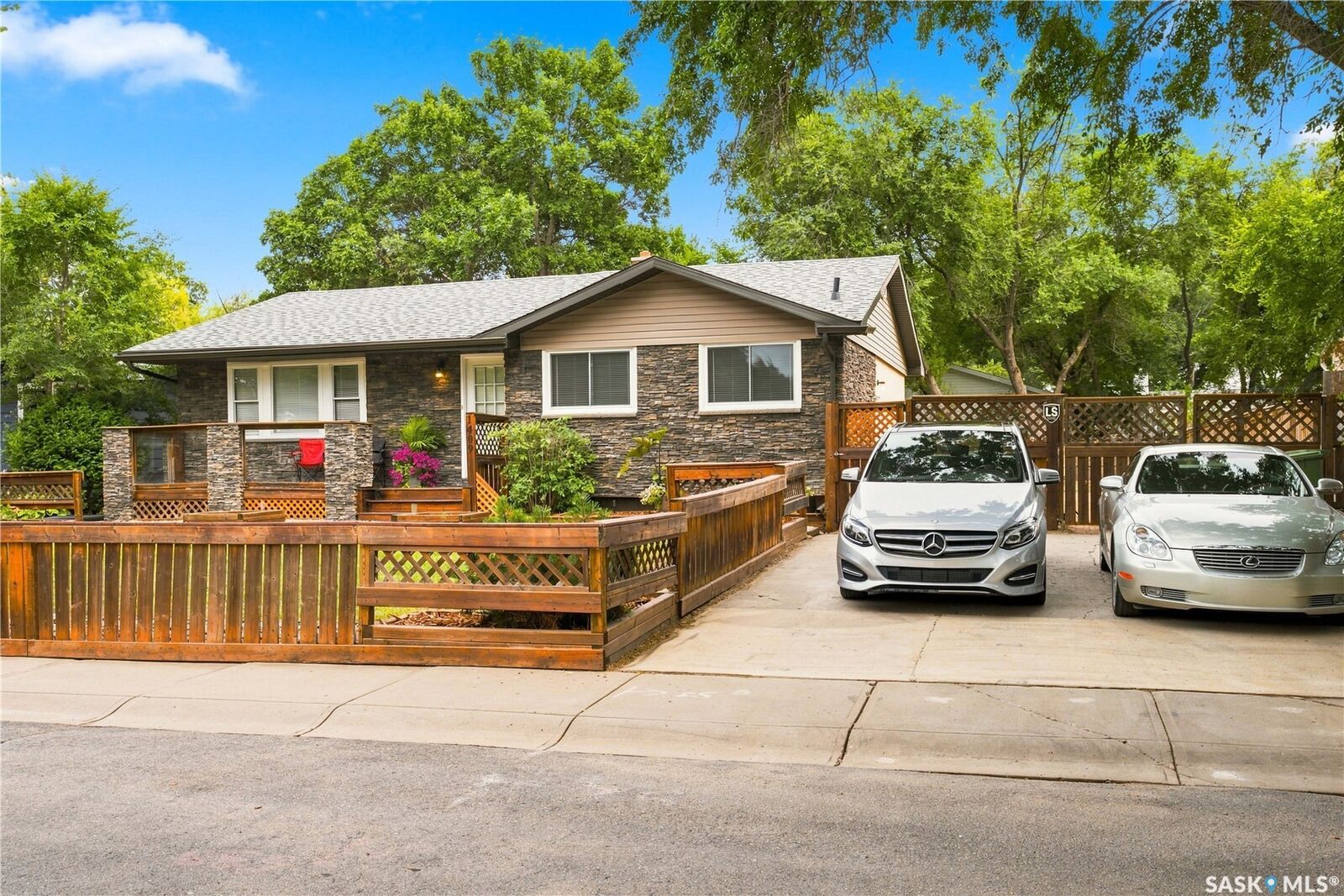 Property Photo:  1409 Shannon Road  SK S4S 5L4 