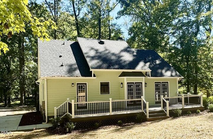 Property Photo:  309 Willowood Drive  NC 27536 
