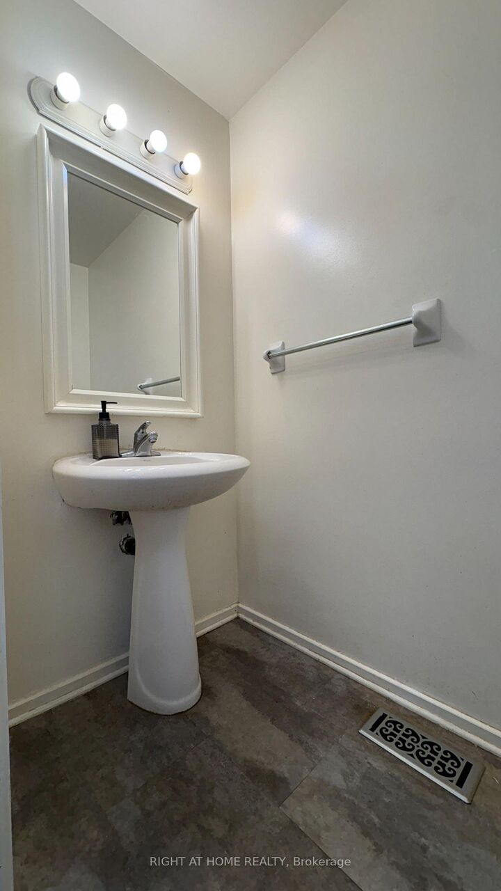 Property Photo:  3043 Fairlea Crescent 14  ON K1V 8V9 