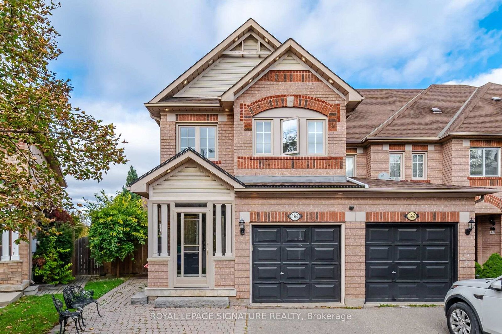 Property Photo:  3965 Zenith Court  ON L5N 7H7 