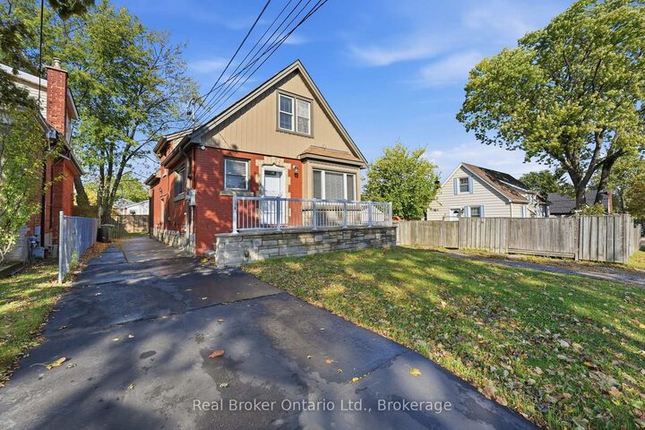 Property Photo:  178 East 15th Street  ON L9A 4G1 
