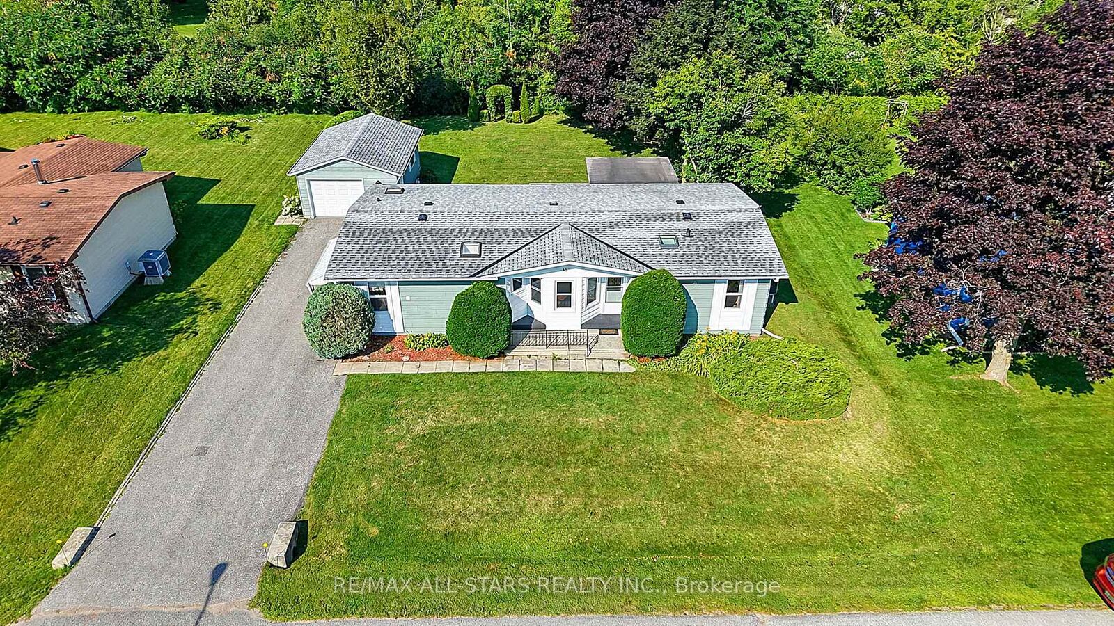 Property Photo:  30 Damsel Circle  ON L0E 1R0 
