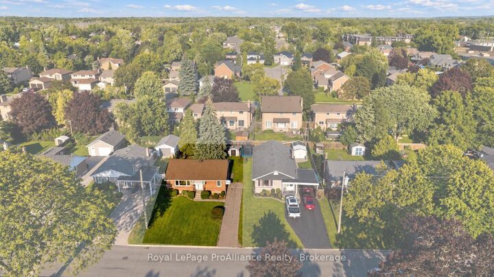 Property Photo:  64 Elizabeth Crescent  ON K8N 1K5 